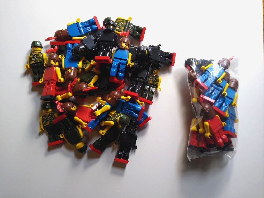 Robot Toy Lot of 28 Vintage Blockhead Plastic Soldiers Hard Plastic Vintage